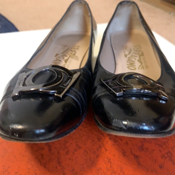 SALVADOR FERRAGAMO SZ 7B BLACK PATENT L. PREOWNED - Picture 4 of 13